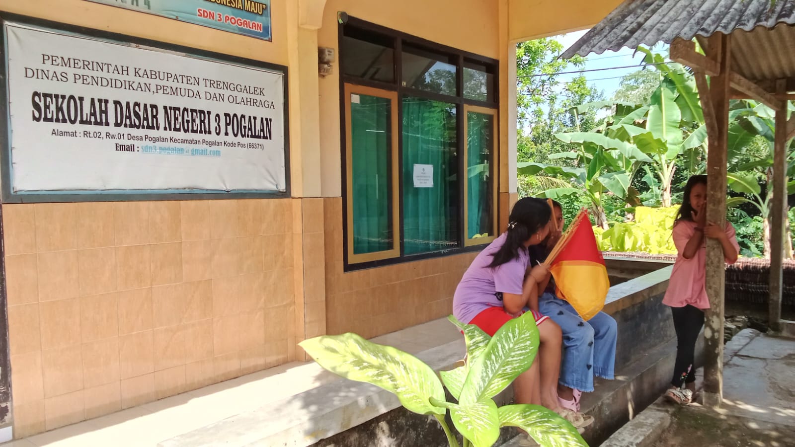 sdn-3-pogalan-hanya-menerima-tiga-murid-1.jpg