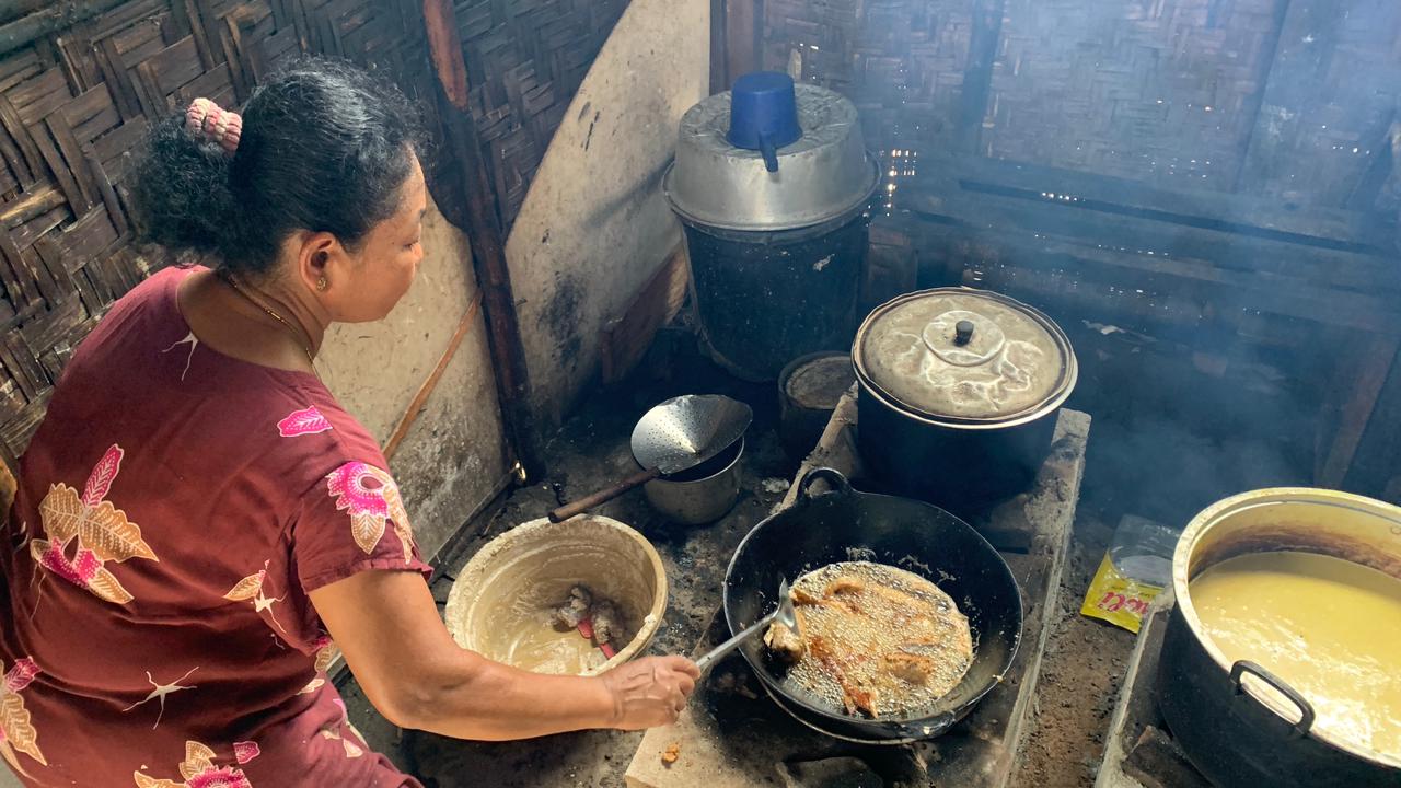 Mencicipi Kuliner Gojang Iwala Watulimo, Warung Legendaris Mbah Ginah