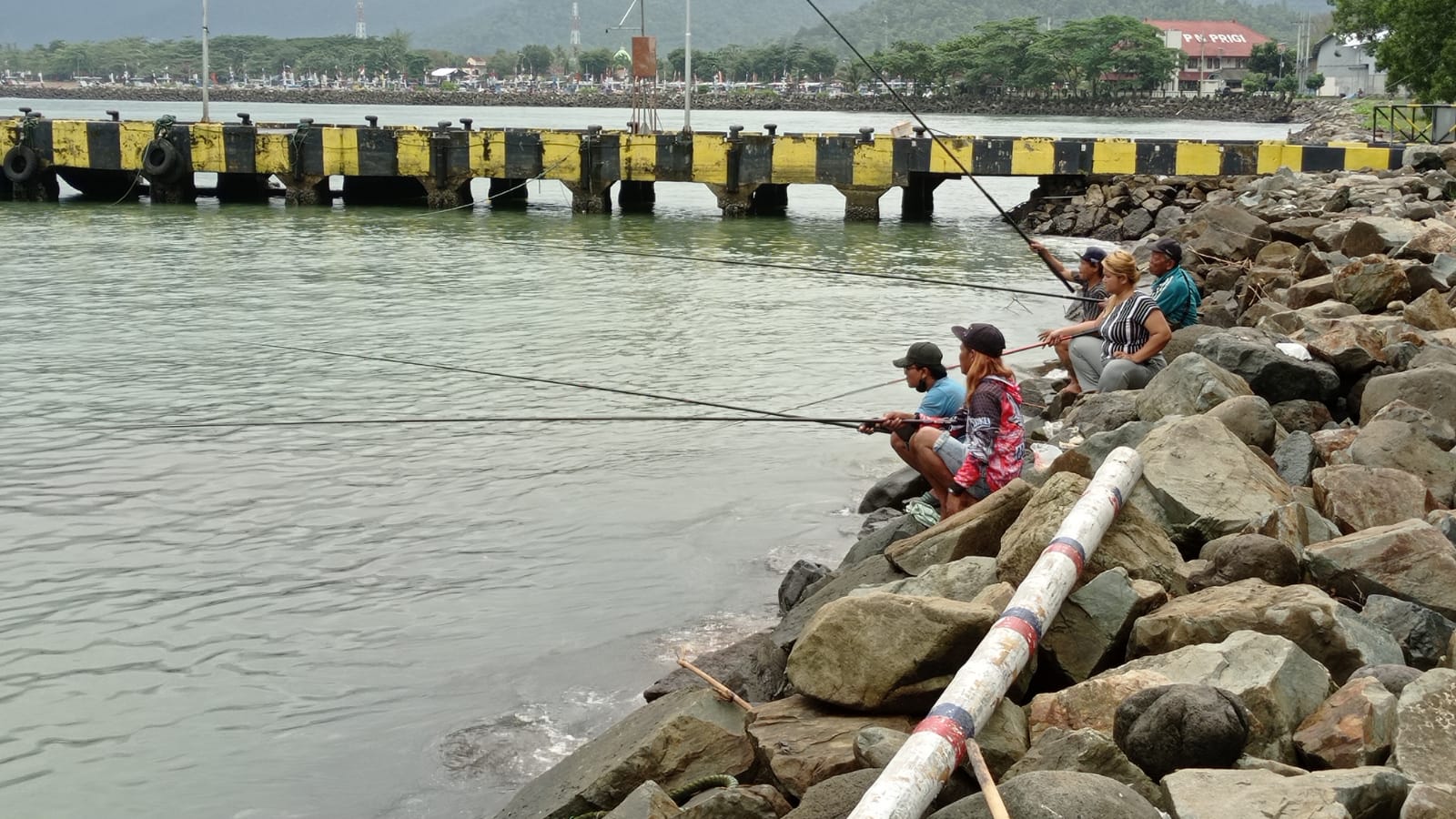 Jembatan Kembar Prigi, Spot Mancing Favorit Pemancing Lokal hingga Luar Kota