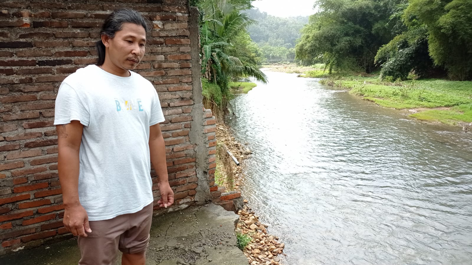 Hujan Deras Perparah Kerusakan Rumah Warga di Bantaran Sungai Watulimo