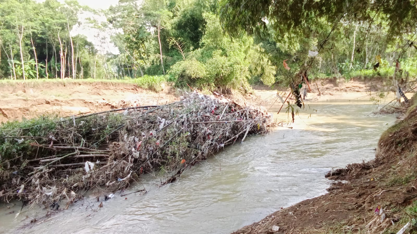 Bronjong Jadi Prioritas Utama, Kelurahan Tamanan Belum Ajukan Pengerukan Sedimentasi Sungai
