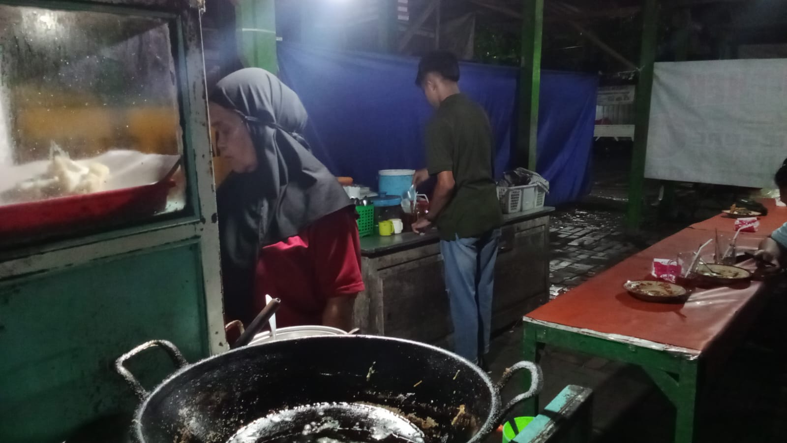 Lapak Sederhana, Rasa Tak Biasa: Tahu Tek Cak Boy Jadi Ikon Kuliner Malam Trenggalek
