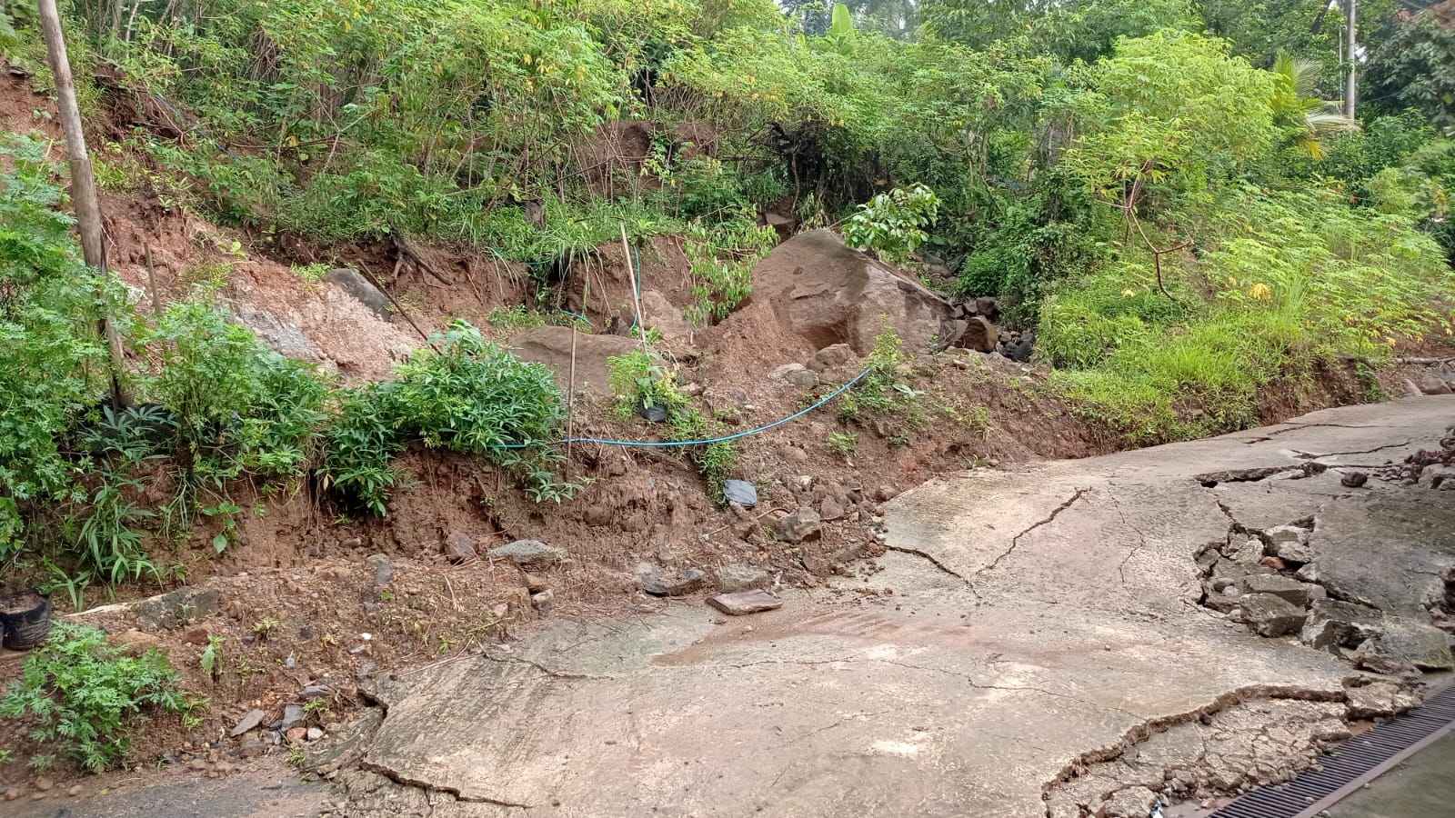 Tanah Bergerak Kembali Ancam Permukiman di Watulimo, Warga: Sudah Kedua Kali Sejak 2022
