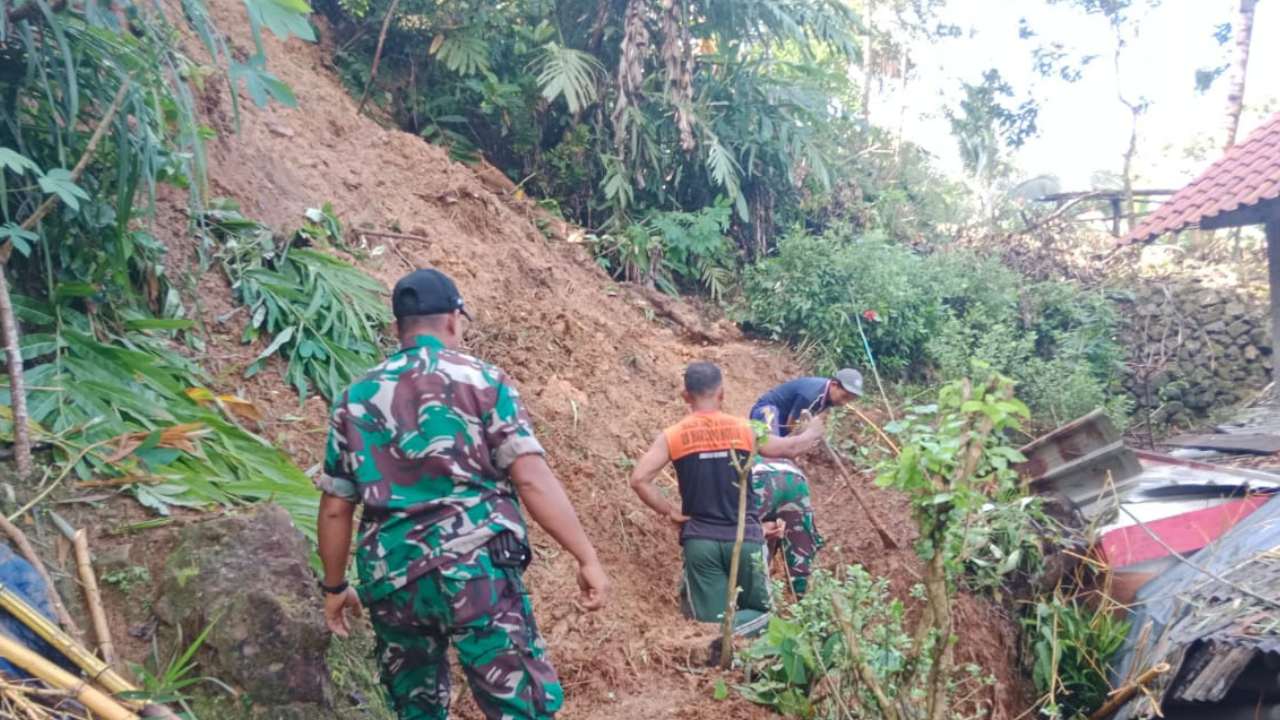 Tanah Longsor Terjadi di Munjungan Trenggalek, Dinding Rumah Warga Rusak