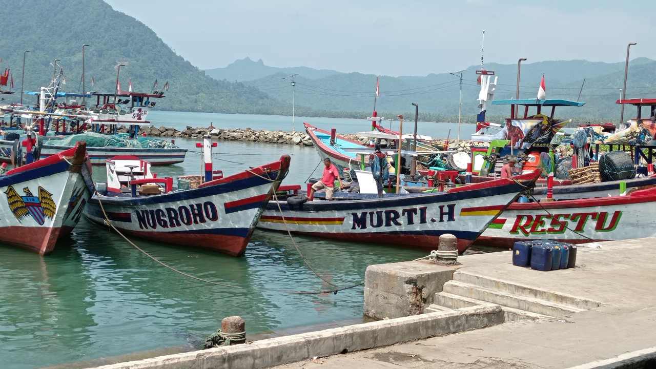 Minim Hasil Tangkapan, Banyak Kapal di Pantai Prigi Trenggalek Merugi