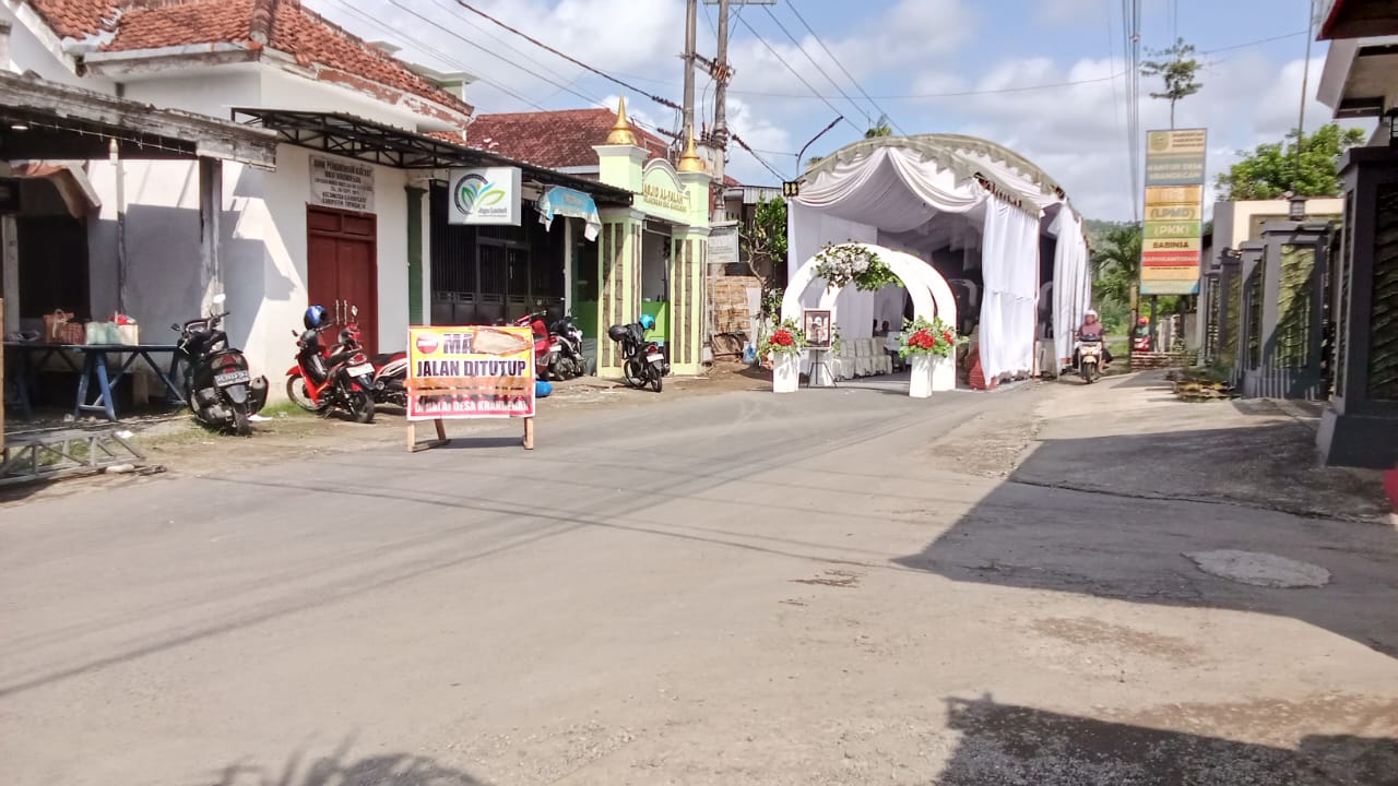 Ramai Hajatan di Trenggalek Tutup Jalan, Resahkan Pengendara