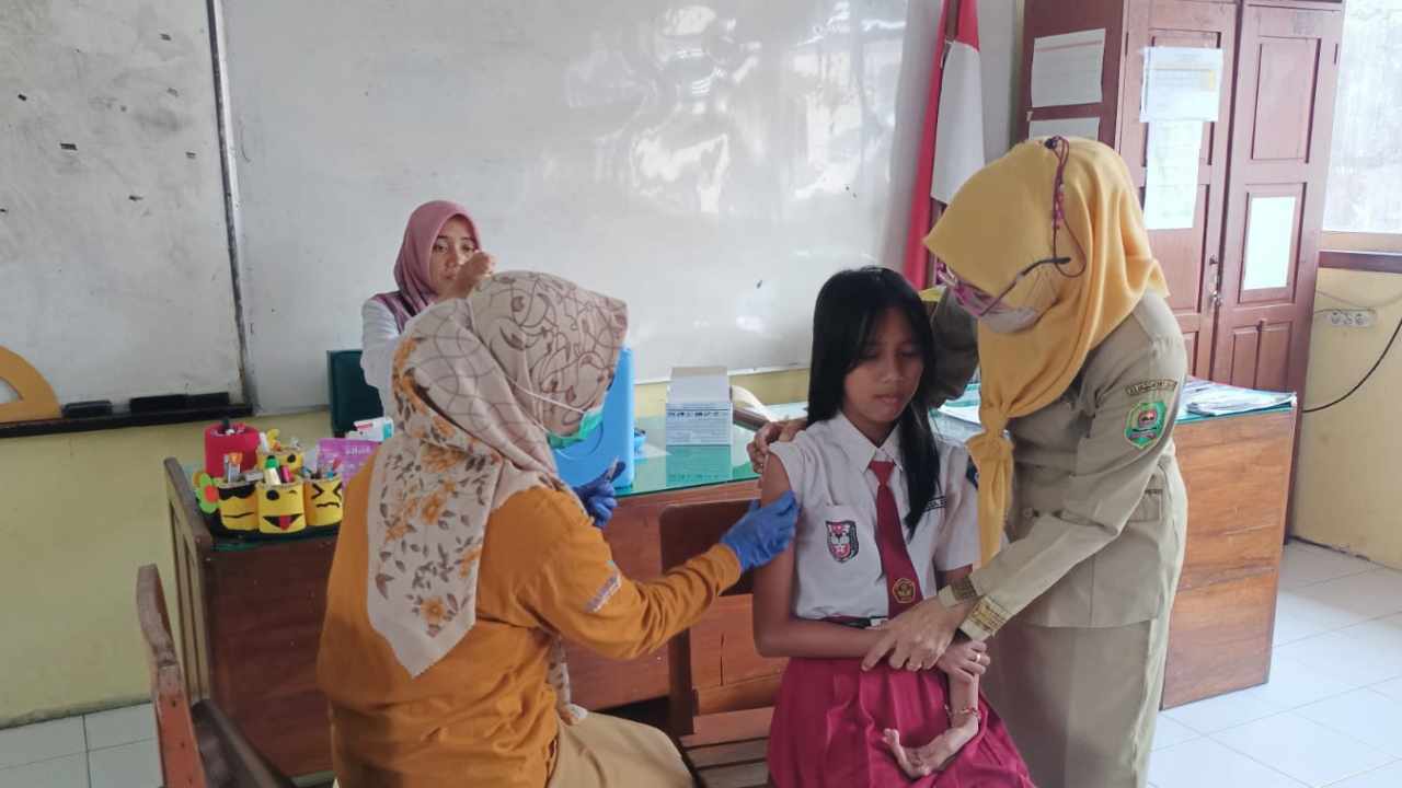 Cegah Kanker Serviks sejak Dini, Sembilan Ribu Siswi SD Trenggalek Divaksin HPV