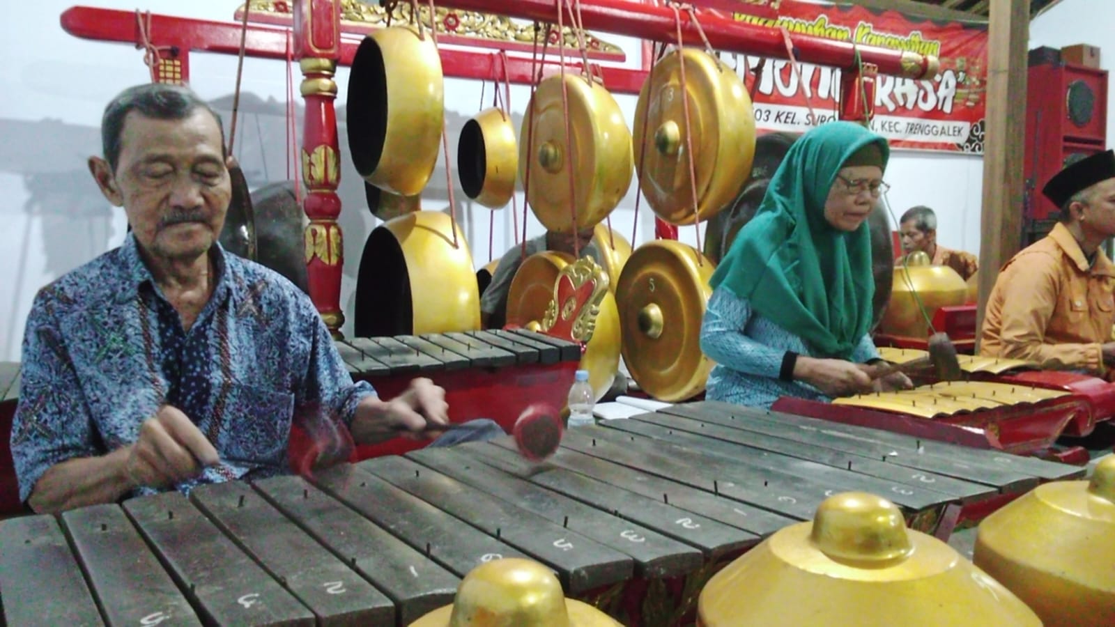 Yasir, Pensiunan Guru yang Dedikasikan Hidup untuk Lestarikan Karawitan di Trenggalek