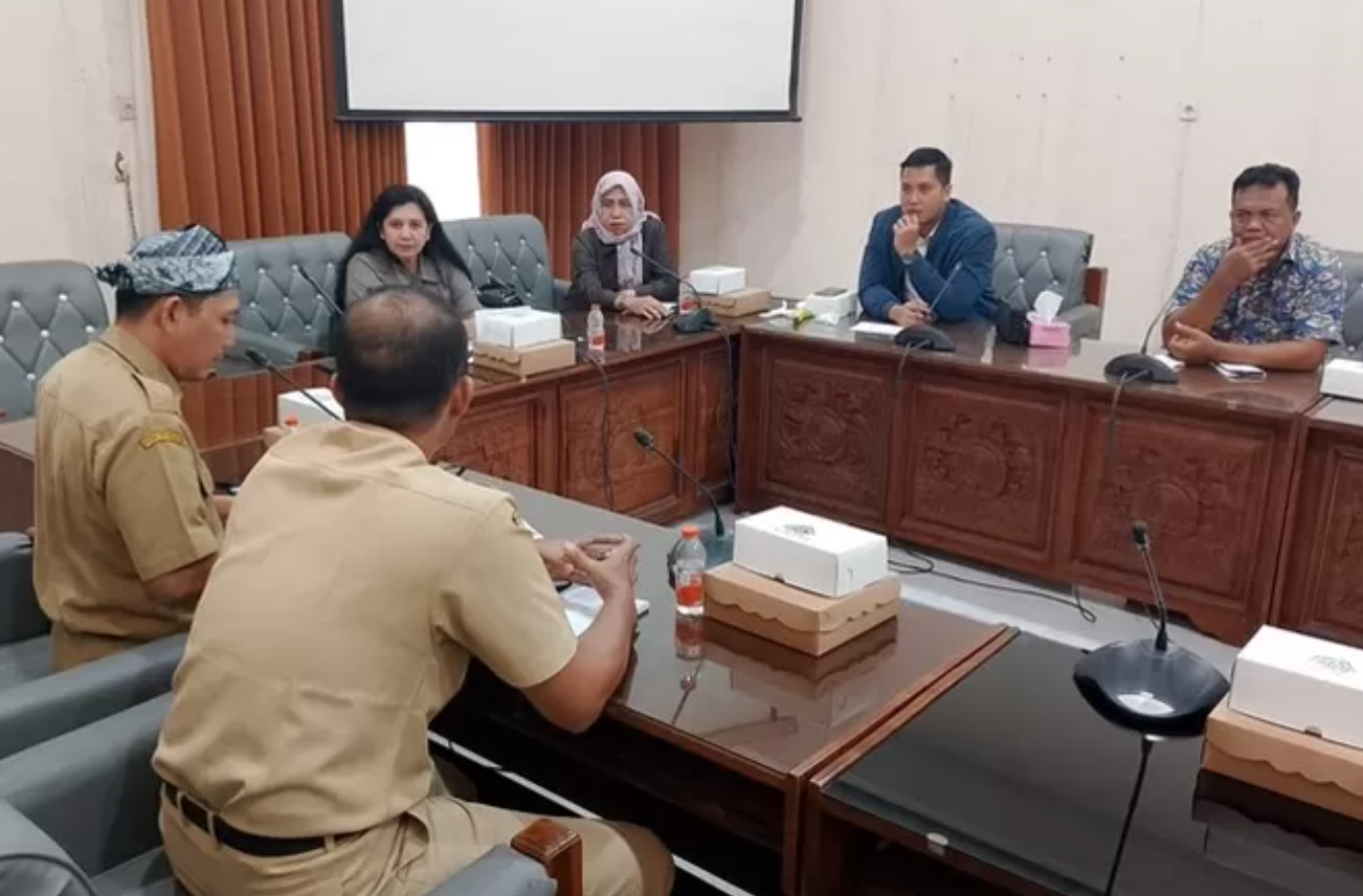 Tak Lolos PPPK? Tenang! Pemkab Banyuwangi Siapkan Skema Paruh Waktu untuk Honorer! Ketua Komisi I DPRD Kabupaten Banyuwangi bersama BKPP rumuskan skema pppk paruh waktu.