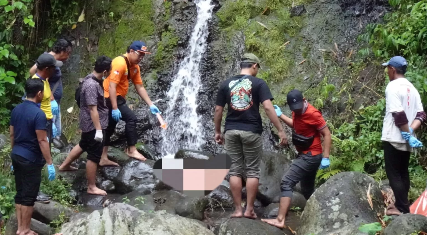 penemuan mayat seorang lansia di sungai dusun glodok, licin, banyuwangi