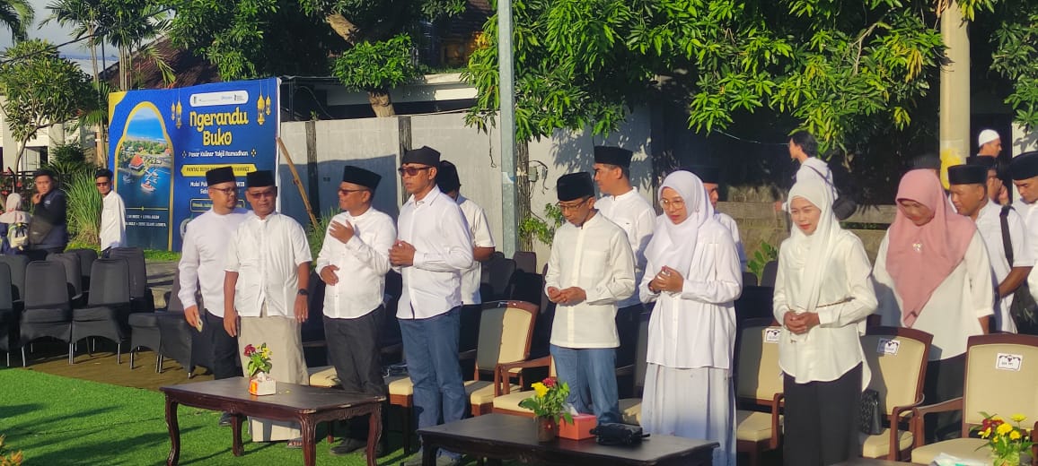 Suasana Festival Ngrandu Buko di Pantai Marina Boom