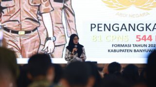 Bupati Ipuk Serahkan SK ke 625 CPNS dan PPPK, Dorong ASN Banyuwangi Kuasai Teknologi Digital Bupati Ipuk Serahkan SK ke 625 CPNS dan PPPK