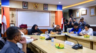 Bupati Ipuk Pimpin Rakor Atasi Kemacetan Jalur Situbondo–Banyuwangi Imbas Antrean Truk di Ketapang Bupati Ipuk Pimpin Rakor bersama seluruh pemangku kepentingan penyeberangan