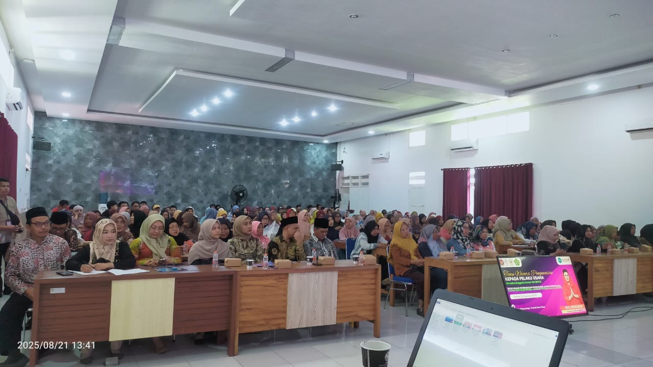 Anggota DPR Kawal Kebijakan JPH, Dorong UMKM Banyuwangi Naik Kelas Temu Wicara Pengawasan kepada Pelaku Usaha di Aula Dispendik Banyuwangi