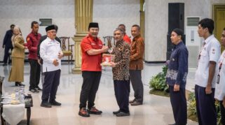 Kehadiran Hendy Siswanto di Acara HUT PMI Jember Tuai Kritik soal Netralitas HUT Palang Merah Indonesia (PMI) ke-79 yang digelar PMI Cabang Jember