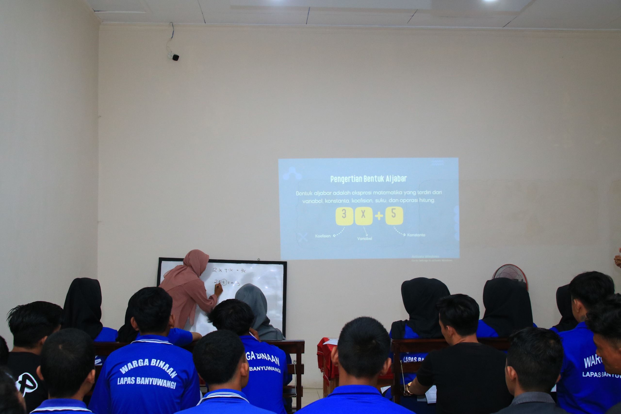 Lapas Banyuwangi Fasilitasi Warga Binaan dengan Program Kejar Paket dan Keterampilan Kerja Lapas Banyuwangi Gelar Program Sekolah Kejar Paket