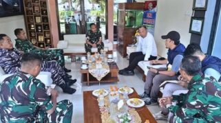 TNI AL Siap Perkuat Sinergi dengan Pemkab Banyuwangi Jaga Stabilitas Pesisir Selatan kunjungan kerja Wabup, Ir. H. Mujiono, M.Si, beserta jajaran di Markas Komando (Mako) Lanal Banyuwangi,