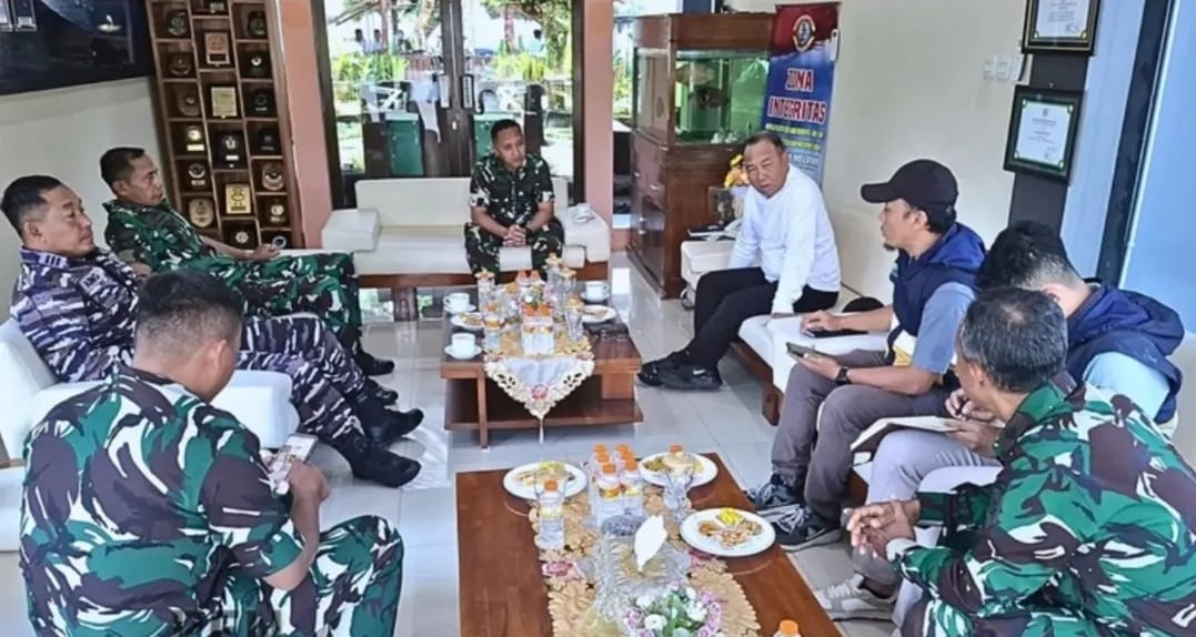 TNI AL Siap Perkuat Sinergi dengan Pemkab Banyuwangi Jaga Stabilitas Pesisir Selatan kunjungan kerja Wabup, Ir. H. Mujiono, M.Si, beserta jajaran di Markas Komando (Mako) Lanal Banyuwangi,