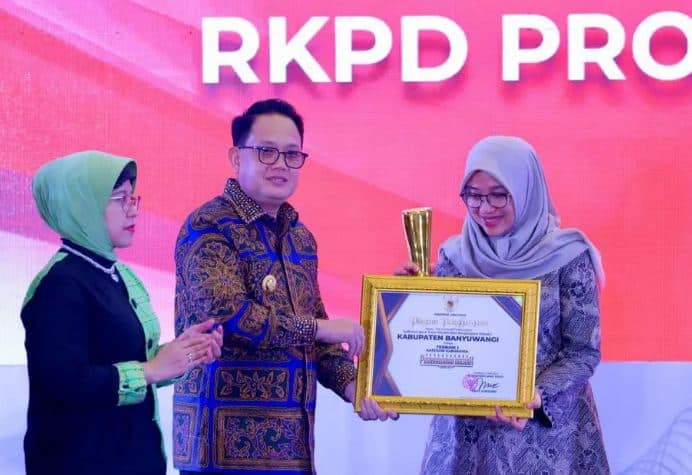 Banyuwangi Sabet Penghargaan Terbaik dalam Musrenbang Jawa Timur 2024 Banyuwangi Sabet Penghargaan Terbaik dalam Musrenbang Jawa Timur 2024