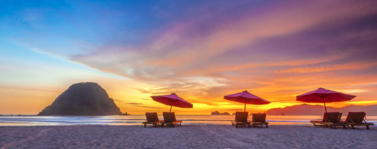 10 Tempat Wisata Nataru di Banyuwangi yang Wajib Dikunjungi Pulau Merah