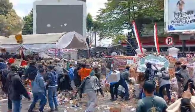 Aksi Demo di Pati: Dari Protes Kenaikan PBB 250 Persen Hingga Minta Bupati Sudewo Mundur Demo Kabupaten Pati, Riuh di tengah kerumunan massa