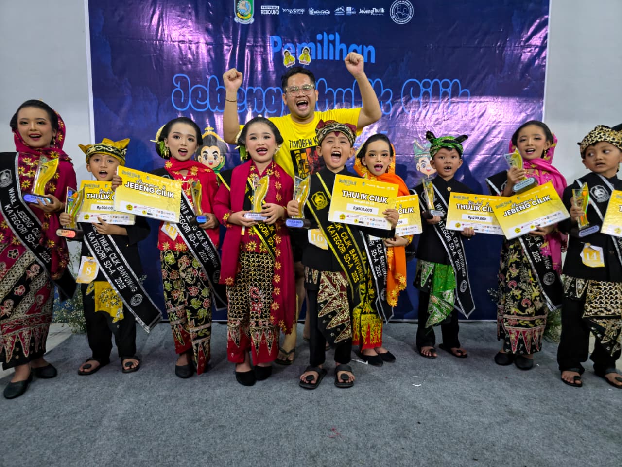 Para Juara kategori SD A Agency Timogen Banyuwangi