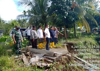 Muspika Kecamatan Paya Bakong Mendampingi Kasubdit OP Ditjend SDA Meninjau Abrasi Sungai Keureto