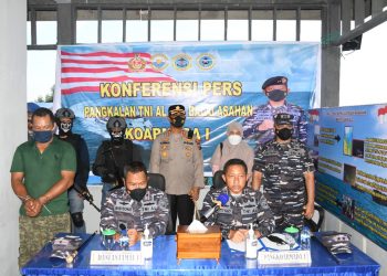 Panglima Koarmada I konferensi pers penangkapan Pekerja migran Indonesia (PMI) di Lanal Tanjung Balai Asahan