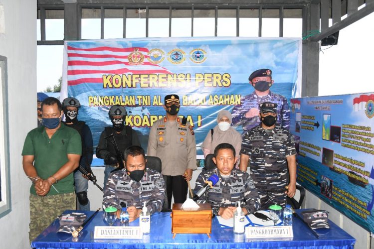 Panglima Koarmada I konferensi pers penangkapan Pekerja migran Indonesia (PMI) di Lanal Tanjung Balai Asahan