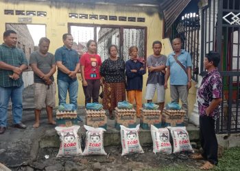 Pemberian Bantuan kepada Korban Kebakaran di Balimbingan Tanah Jawa oleh PT. Mulia Jaya Transtama