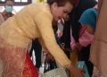 Manager PT. Prima Mediaca Nusantara dr. Arichta M. Ginting M.kes berbagi tali asih dengan anak yatim piatu