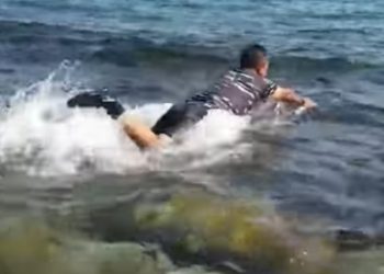 Mayor Jenderal TNI (Mar) Nur Alamsyah saat berenang melintasi Samudra Hindia