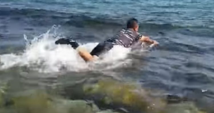 Mayor Jenderal TNI (Mar) Nur Alamsyah saat berenang melintasi Samudra Hindia