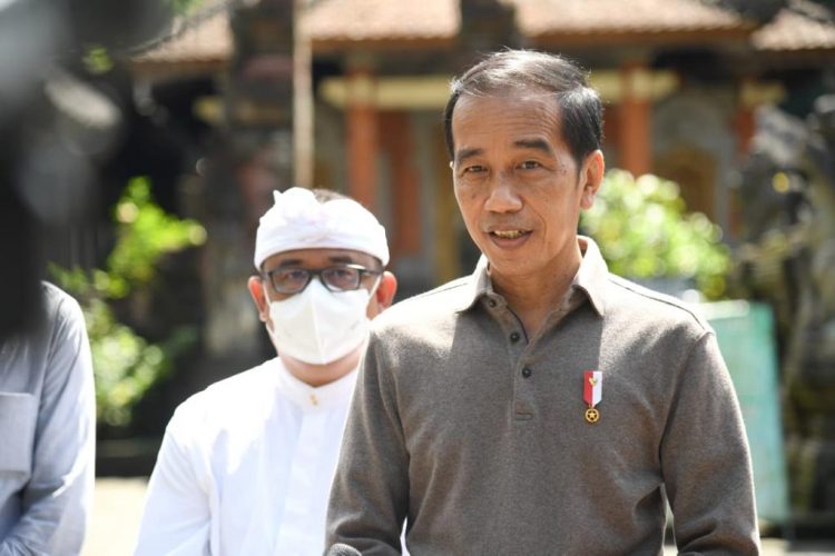 Presiden Joko Widodo saat berada di cagar budaya Pura Tirta Empul, Kabupaten Gianyar Bali