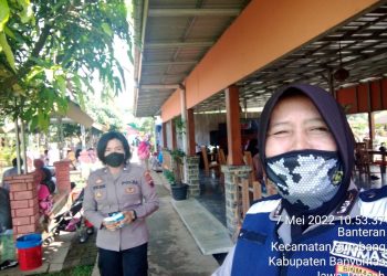 Polwan Polresta Banyumas saat melaksanakan pengamanan obyek wisata