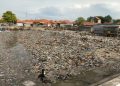 Pulau Mandangin yang Dipenuhi Sampah