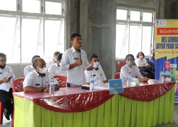 Tonny M. Simanjuntak, S.E Wakil Bupati Toba saat Membuka Bazar Murah di Kecamatan Laguboti