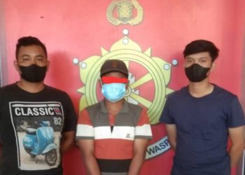 Pelaku Judi Togel DSS (49) saat Diamankan Personil Sat Reskrim Polres Dairi - Sumut