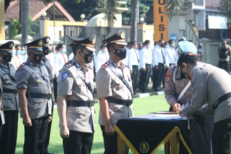 Sertijab Kasat Lantas dan Kapolsek Jajaran Polresta Banyumas