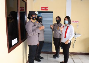 Tes urine secara mendadak Polres Pematangsiantar selesai pelaksanaan Apel pada Pagi hari, di Lapangan Apel Polres Pematangsiantar