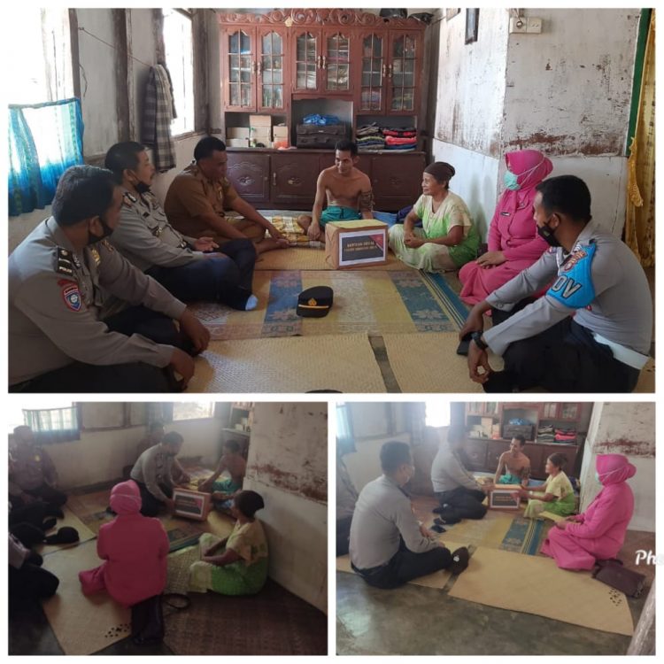 Kapolsek Kuantan Hilir AKP H. Yuhelmi bersama Rombongan memberikan bantuan kepada Abdul Mathalib korban Terkaman Beruang