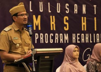 Wakil Bupati Garut menghadiri Acara Wisuda dan Pengambilan Sumpah Lulusan SMKS Hikmah Garut Program Keahlian Farmasi dan Keperawatan