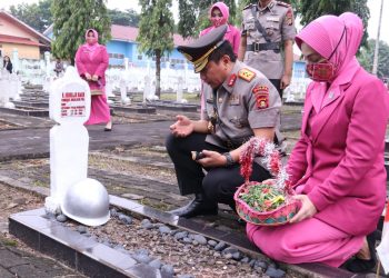 Polda Sumsel mengadakan ziarah dan tabur bunga di Taman Makam Pahlawan Ksetra Siguntang Palembang yang Dipimpin Langsung Kapolda Sumsel