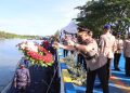 Wakapolda Aceh Brigjen Pol Agus Kurniady Sutisna memimpin upacara tabur bunga dalam rangka HUT ke-76 Bhayangkara