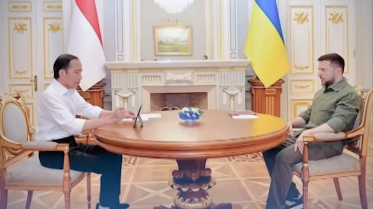 Presiden Joko Widodo bertemu dengan Presiden Ukraina, Volodymyr Zelenskyy, di Istana Maryinsky, Kyiv