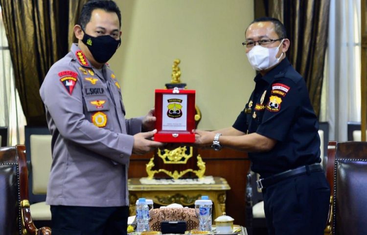 Ketua Umum Senkom Mitra Polri, H. Katno Hadi, SE, M.M diterima Kapolri Jenderal Listyo Sigit Prabowo di Ruang Kerjanya