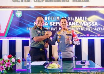 Kapolres Pidie dan Dandim 0102/Pidie di konferensi pers terkait situasi terkini, bertempat di Makodim 0102/Pidie