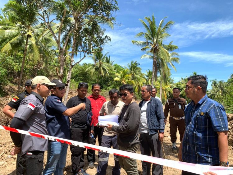 Pemeriksaan terhadap lokasi kasus dugaan korupsi pembebasan lahan TPA Lhok Batee Gampong Cot Abeuk Kota Sabang yang dipimpin langsung oleh Kajari Sabang