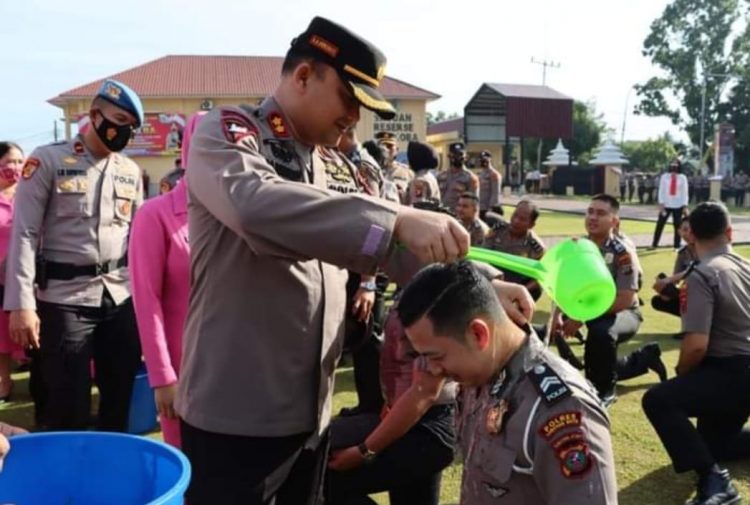 Upacara kenaikan pangkat personil Polres Labuhanbatu yang dipimpin langsung oleh Kapolres Labuhanbatu AKBP Anhar Arlia Rangkuti