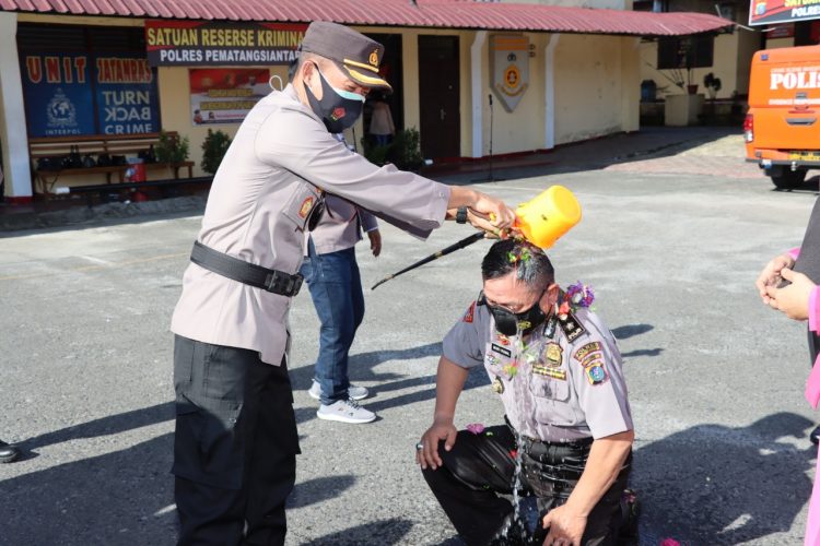 Upacara kenaikan pangkat personel Polres Pematangsiantar dipimpin Langsung oleh Kapolres AKBP Fernando